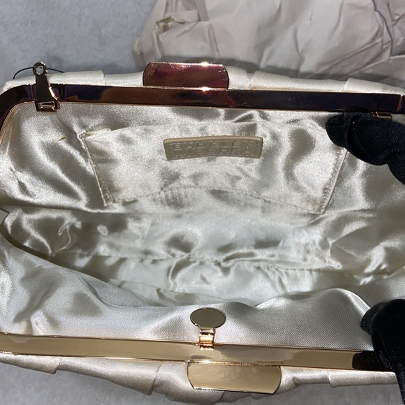 Badgley Mischka Cream Crossbody Bag - Picture 7 of 12